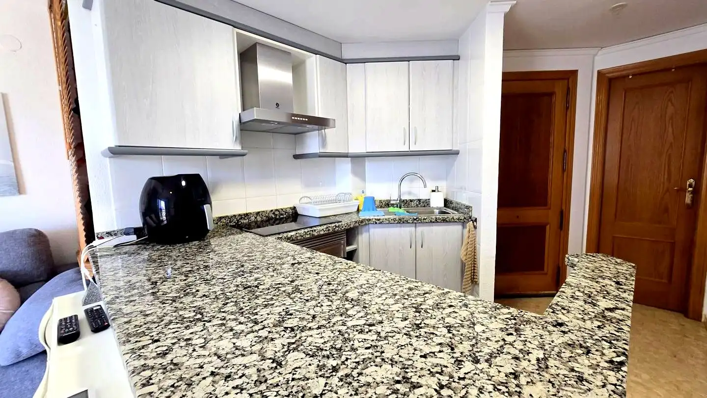 Küche von Wohnung zum Verkauf in Gandia mit Klimaanlage, Terrasse und Möbliert