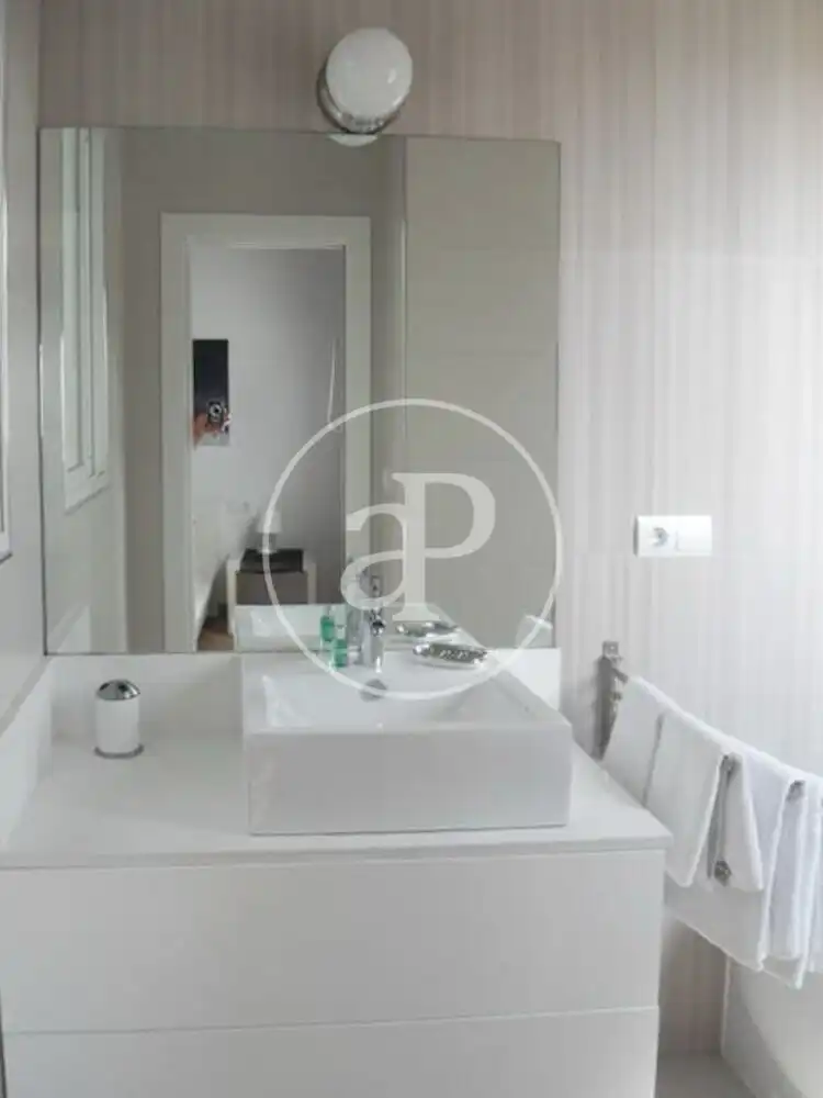 Baño de Piso en venta en Valencia con Aire acondicionado, Calefacción y Terraza