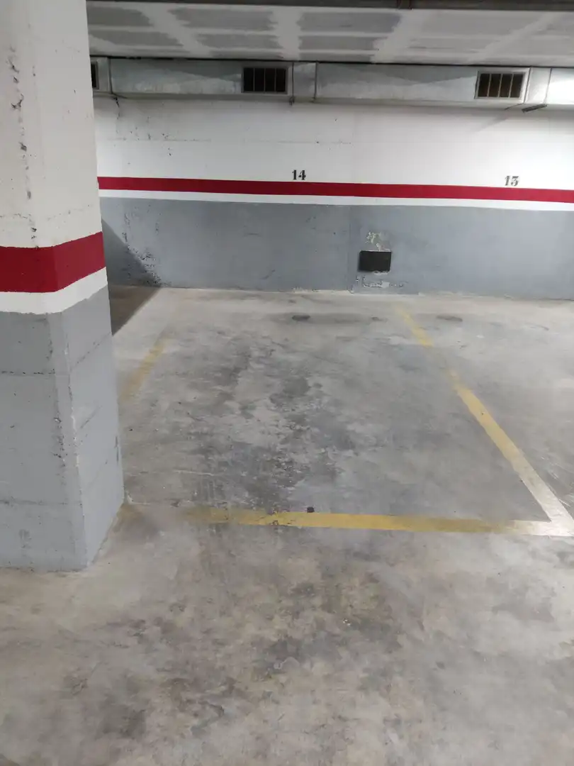 Einzelparkplatz zum Verkauf in Nucli Urbà, imagen 2