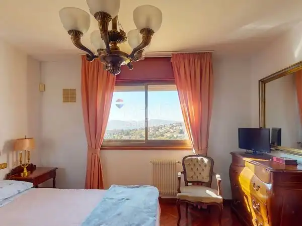 Habitación de Casa o chalet en venta en Vigo  con Calefacción, Jardín privado y Parquet