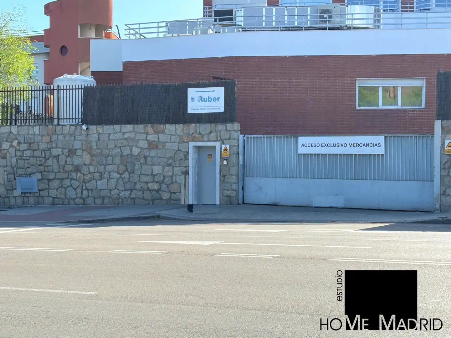 Exterior view of Garage for sale in Madrid  with Alarm