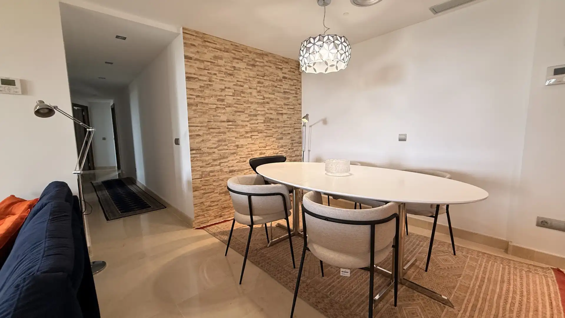 Menjador de Apartament de lloguer en Marbella amb Aire condicionat, Calefacció i Terrassa