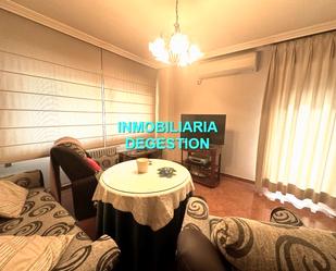 Living room of Flat for sale in Linares  with Air Conditioner, Furnished and Oven