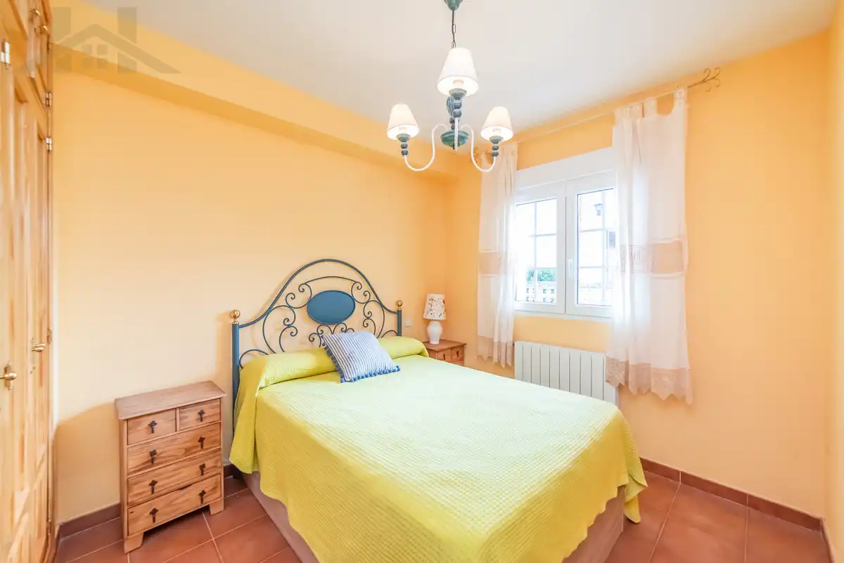 Dormitori de Casa o xalet en venda en Miraflores de la Sierra amb Calefacció, Jardí privat i Terrassa