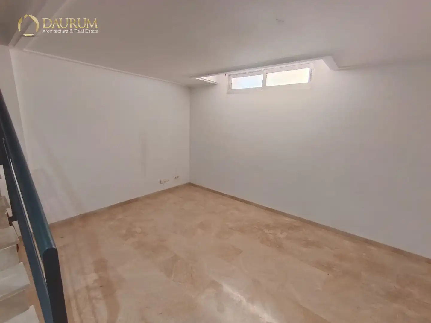 Einfamilien-Reihenhaus zum Verkauf in Elche / Elx mit Klimaanlage, Heizung und Terrasse