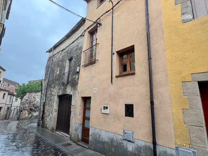 Casa aparellada en venda a Carrer major 93