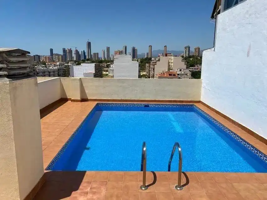 Flat with pool for sale in Colonia Madrid