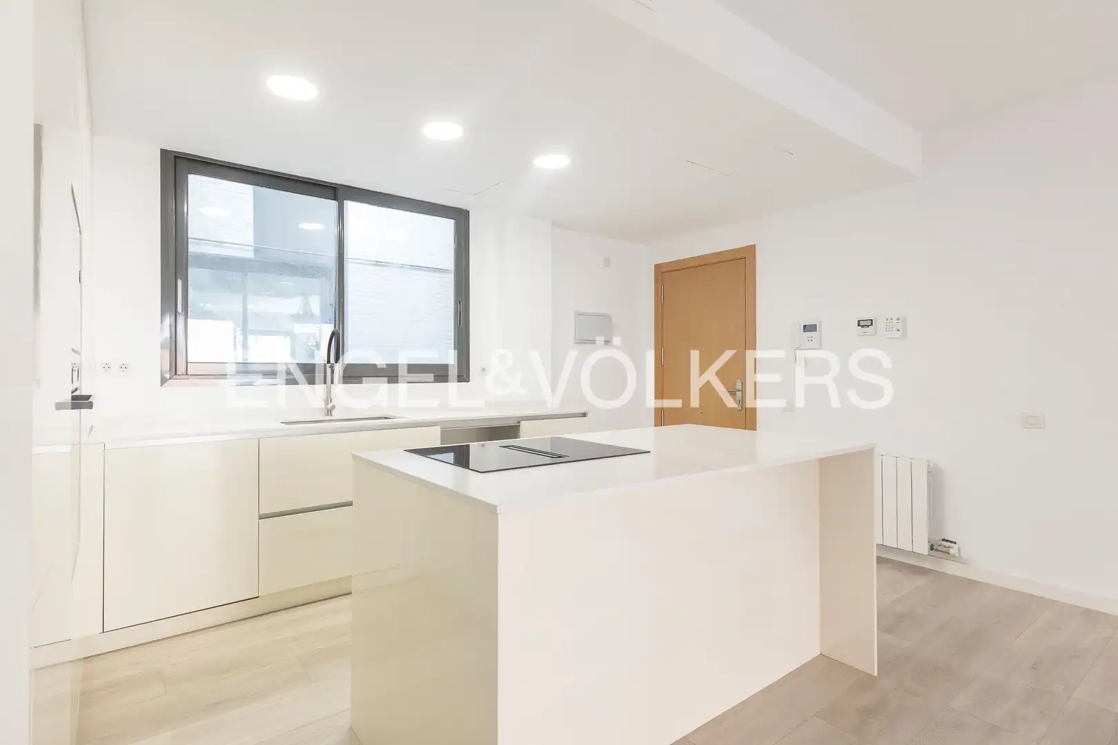 Cocina de Dúplex en venta en Barcelona con Aire acondicionado, Calefacción y Jardín privado