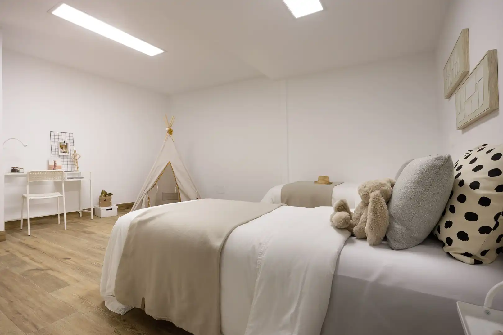Bedroom of Detached homes for sale in Madrid  with Air Conditioner, Furnished and Alarm