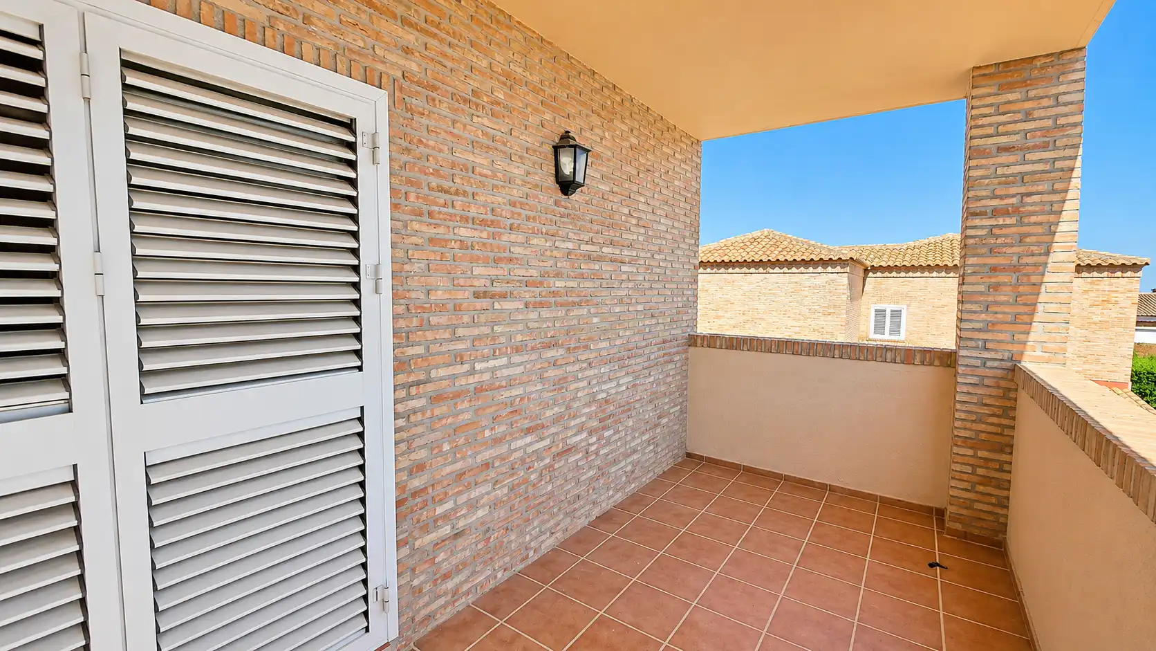 Terrassa de Casa o xalet en venda en Paterna amb Aire condicionat, Jardí privat i Piscina