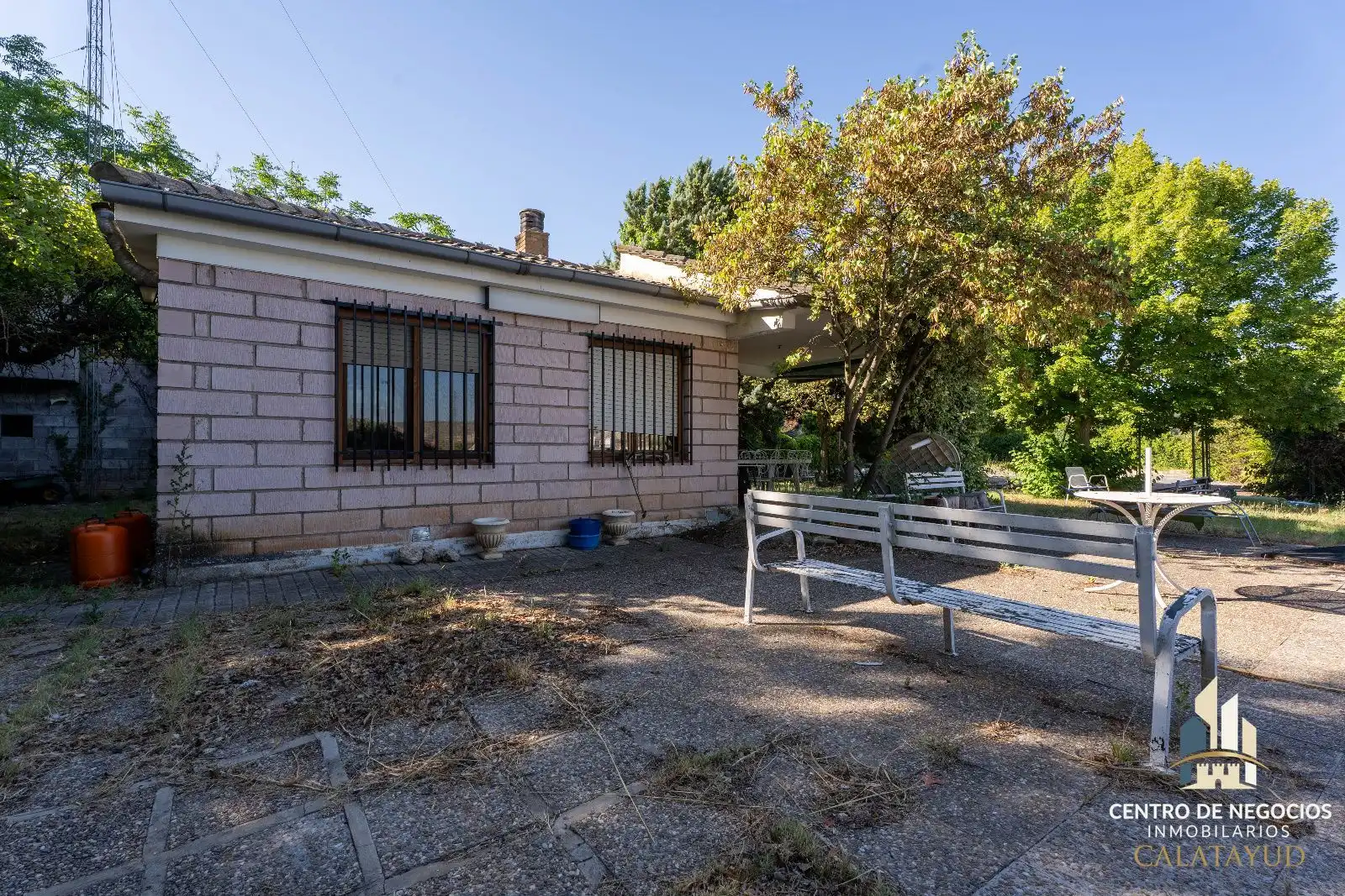 Vista exterior de Casa o xalet en venda en Calatayud amb Aire condicionat, Calefacció i Piscina