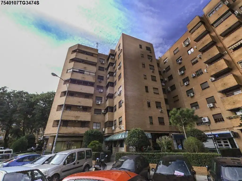 Außenansicht von Wohnung zum Verkauf in Sevilla mit Balkon