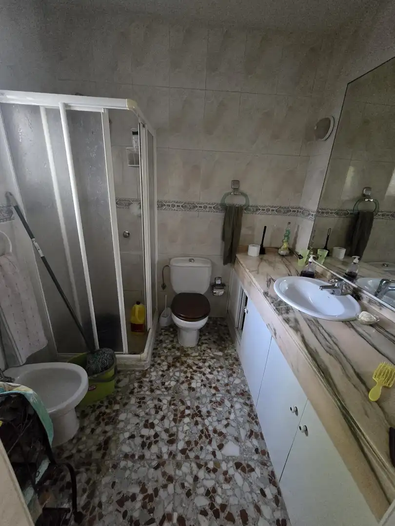 Badezimmer von Haus oder Chalet zum Verkauf in Yuncos mit Klimaanlage