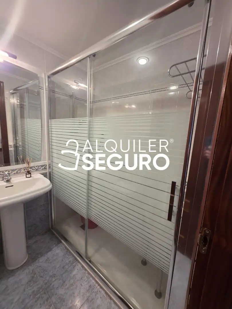 Bathroom of Flat for rent in Mungia  with Heating and Furnished