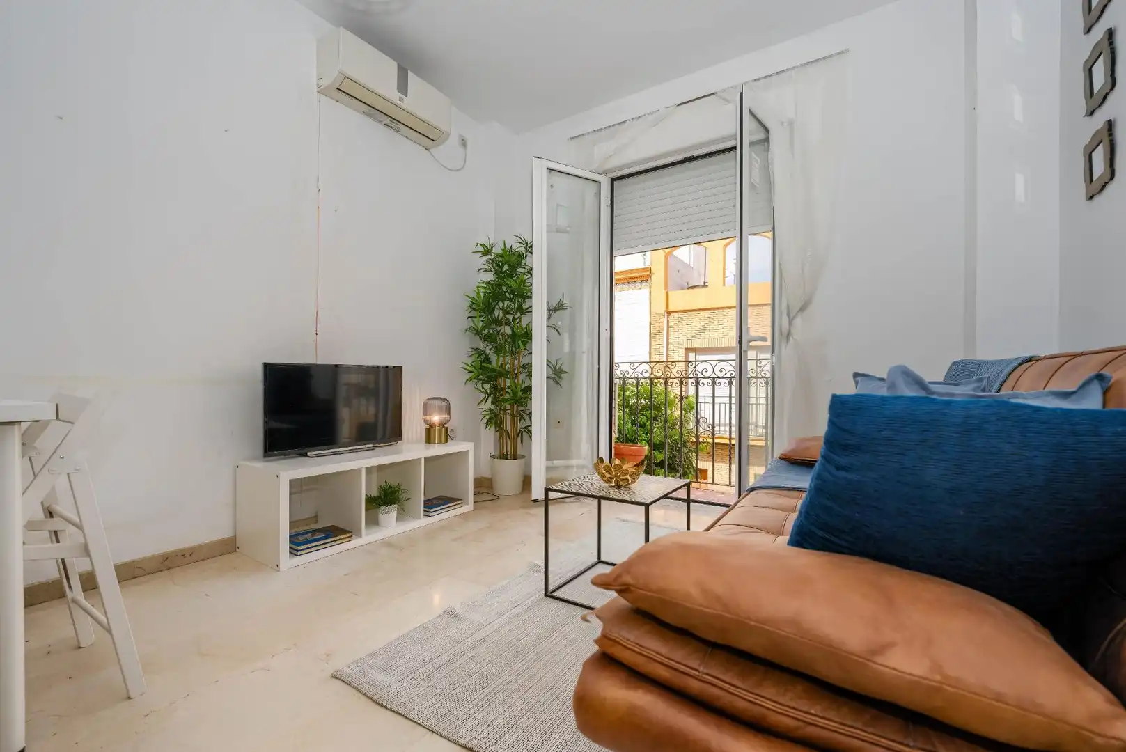 Sala d'estar de Pis en venda en Sevilla amb Aire condicionat, Terrassa i Balcó