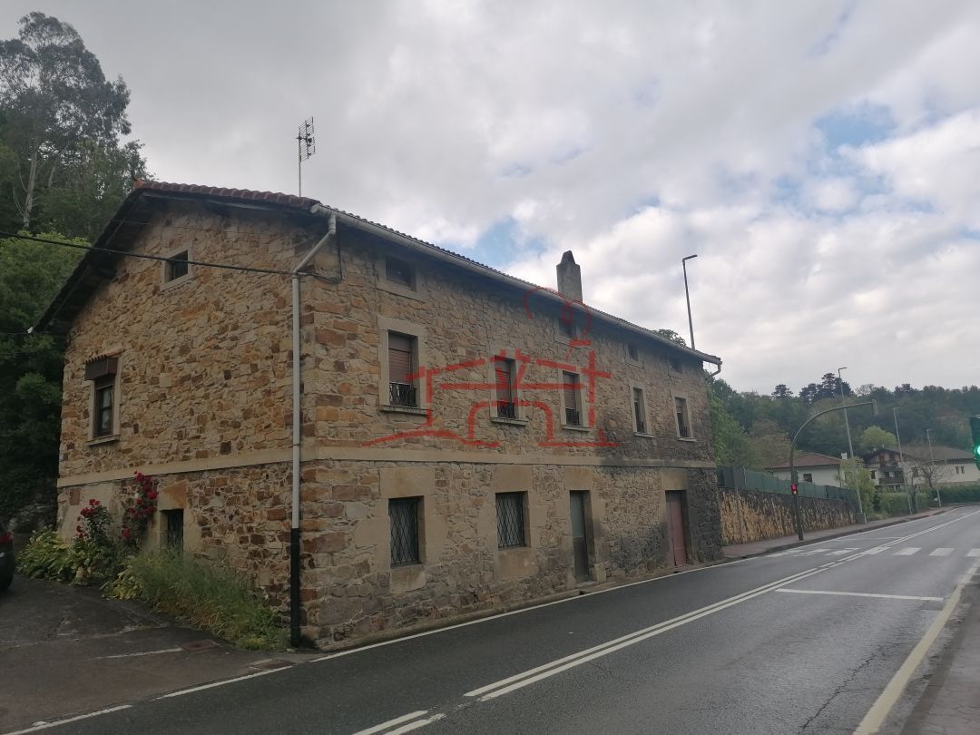 Außenansicht von Country house zum verkauf in Izurtza mit Heizung