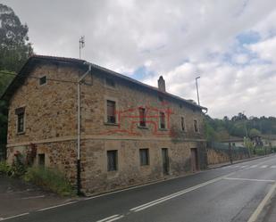 Vista exterior de Finca rústica en venda en Izurtza amb Calefacció
