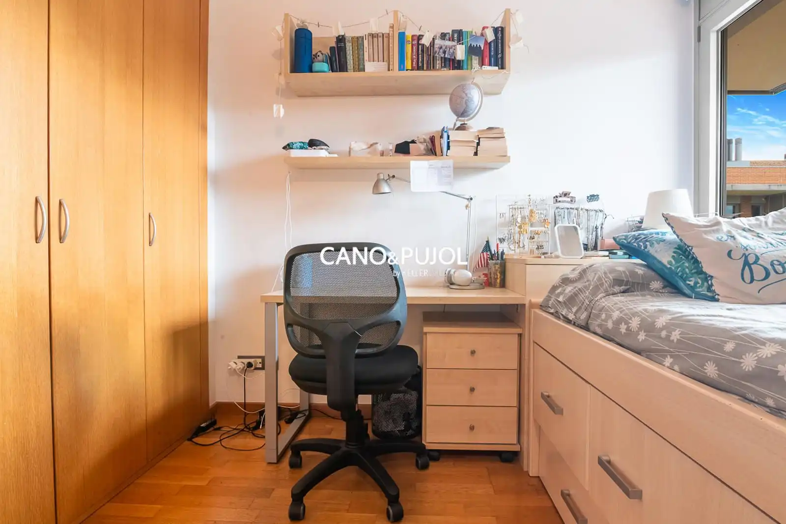 Bedroom of Flat for sale in Sant Cugat del Vallès  with Heating, Terrace and Storage room