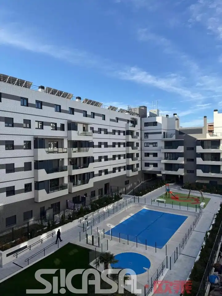 Vista exterior de Pis en venda en Madrid amb Calefacció, Terrassa i Traster