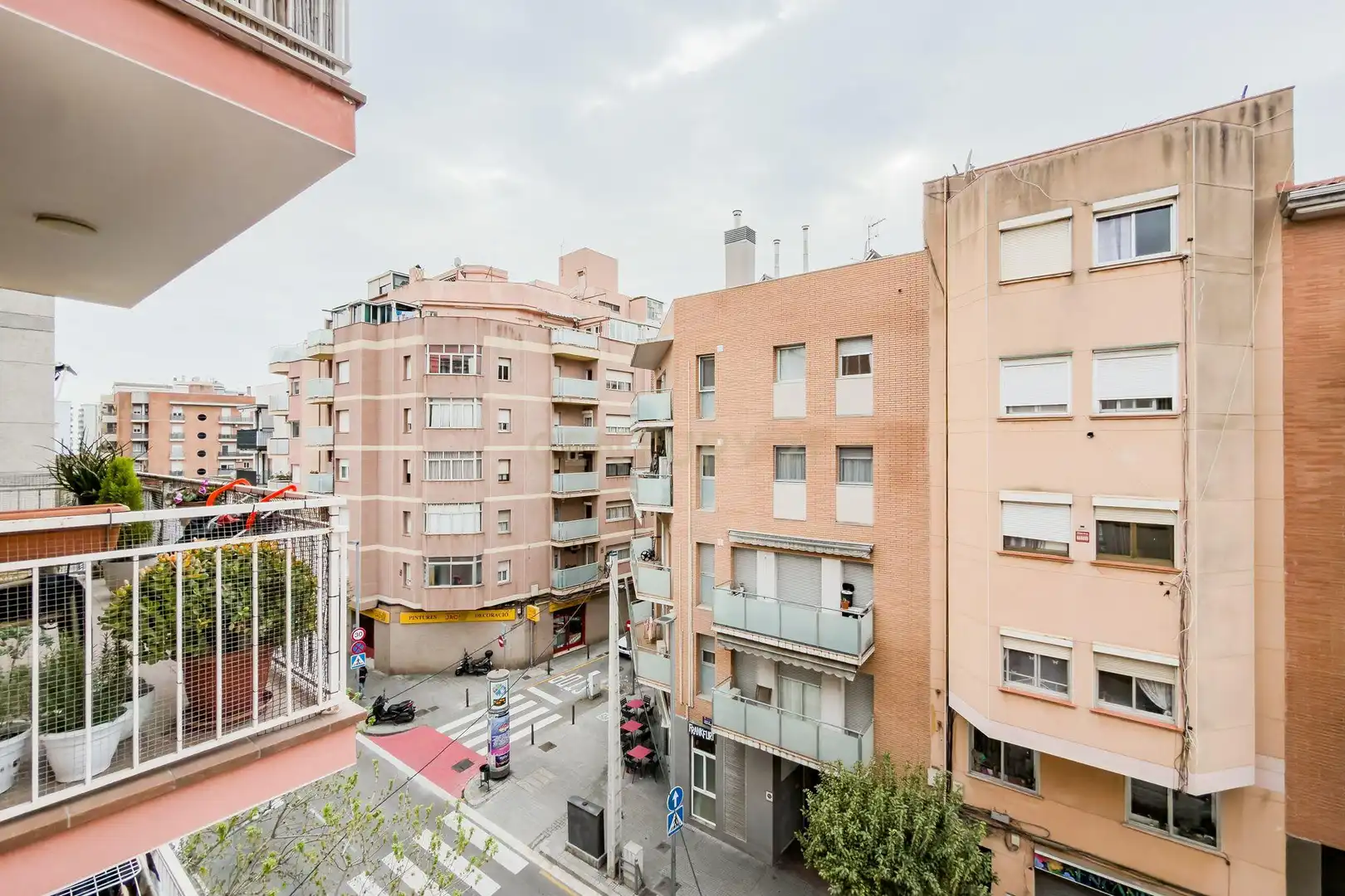 Vista exterior de Piso en venta en L'Hospitalet de Llobregat