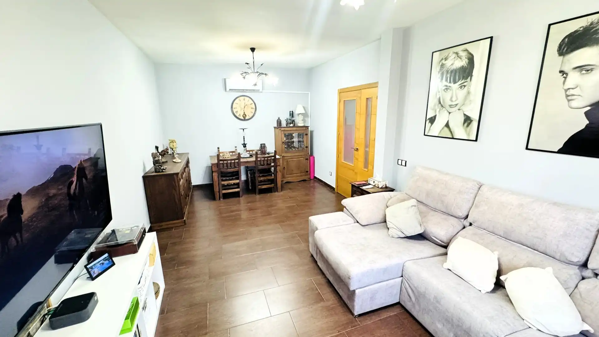 Sala d'estar de Casa o xalet en venda en Cedillo del Condado amb Aire condicionat, Calefacció i Jardí privat