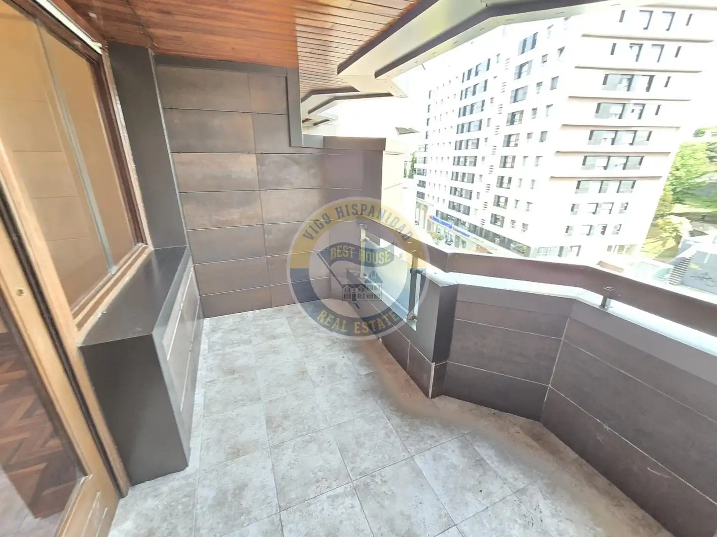 Terraza de Piso de alquiler en Vigo  con Calefacción, Parquet y Balcón