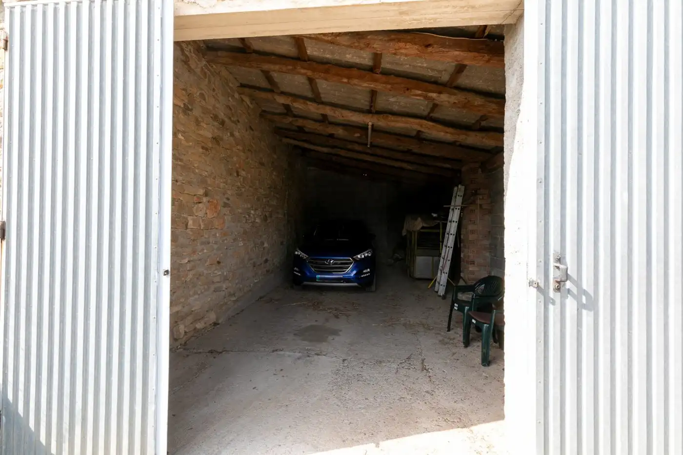 Aparcament de Finca rústica en venda en Santa Cruz de la Serós amb Calefacció, Jardí privat i Moblat