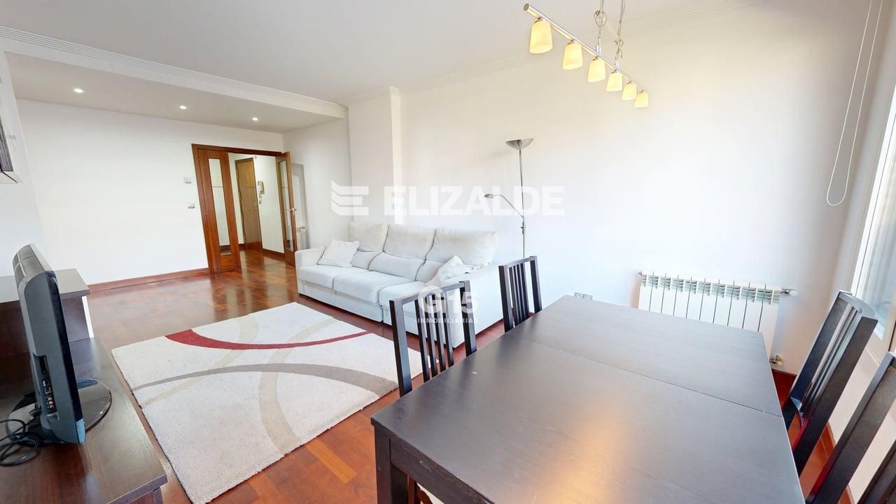 Sala d'estar de Pis en venda en Donostia - San Sebastián  amb Calefacció i Balcó