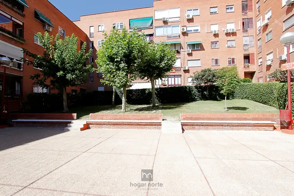 Exterior view of Flat for sale in Alcobendas  with Heating, Terrace and Community pool
