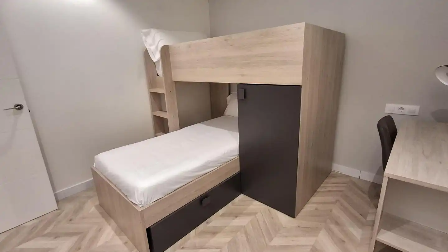 Schlafzimmer von Wohnung zur Miete in A Coruña Capital  mit Klimaanlage und Möbliert