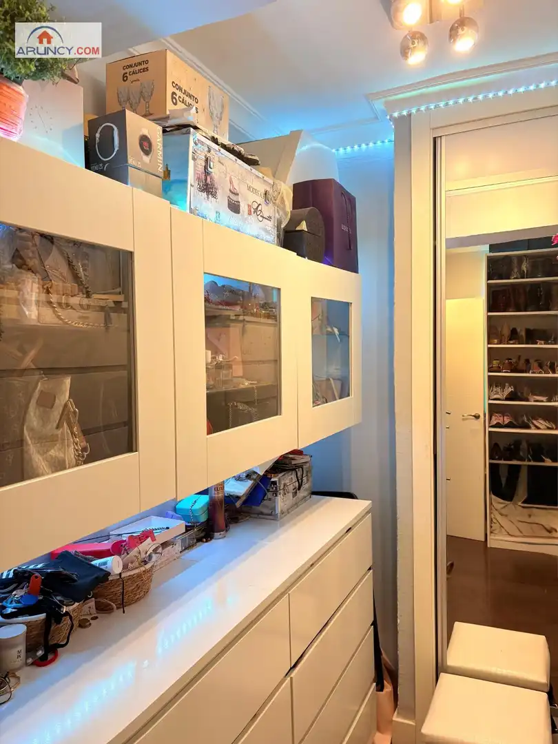 Flat for sale in Sevilla  with Air Conditioner and Furnished