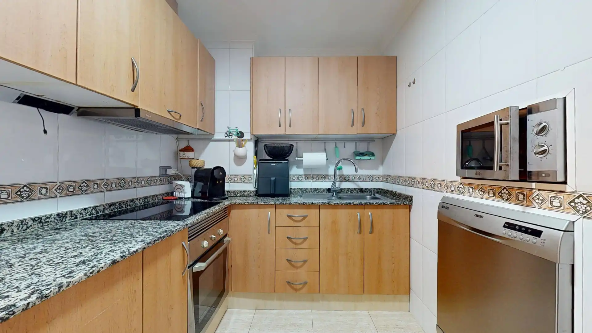 Küche von Wohnung zum Verkauf in Elche / Elx mit Klimaanlage, Terrasse und Abstellraum