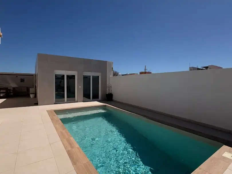 Piscina de Casa o chalet en venta en Almería con Aire acondicionado, Calefacción y Jardín privado