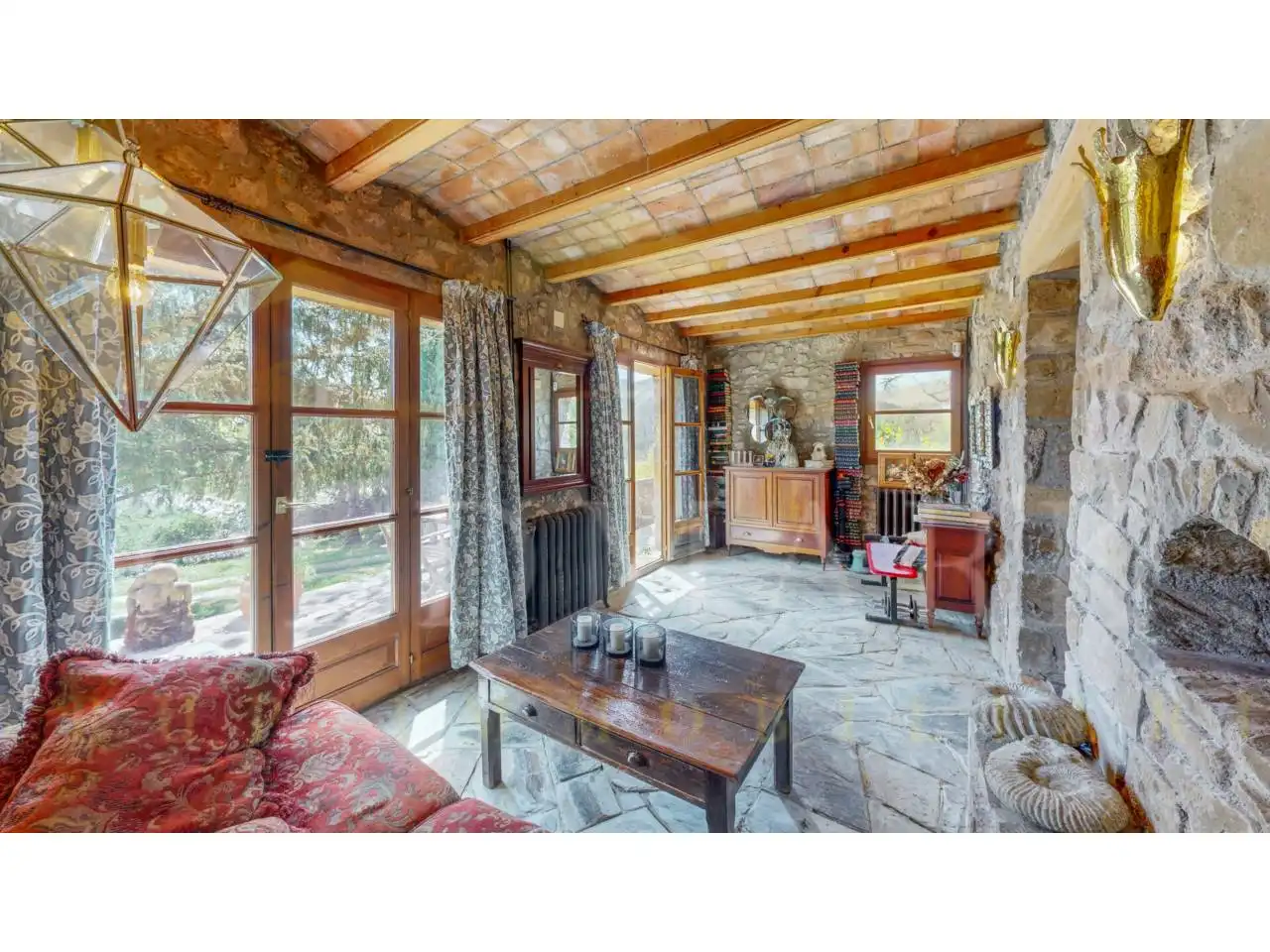 Sala de estar de Finca rústica en venta en Sant Jaume de Frontanyà con Calefacción y Jardín privado