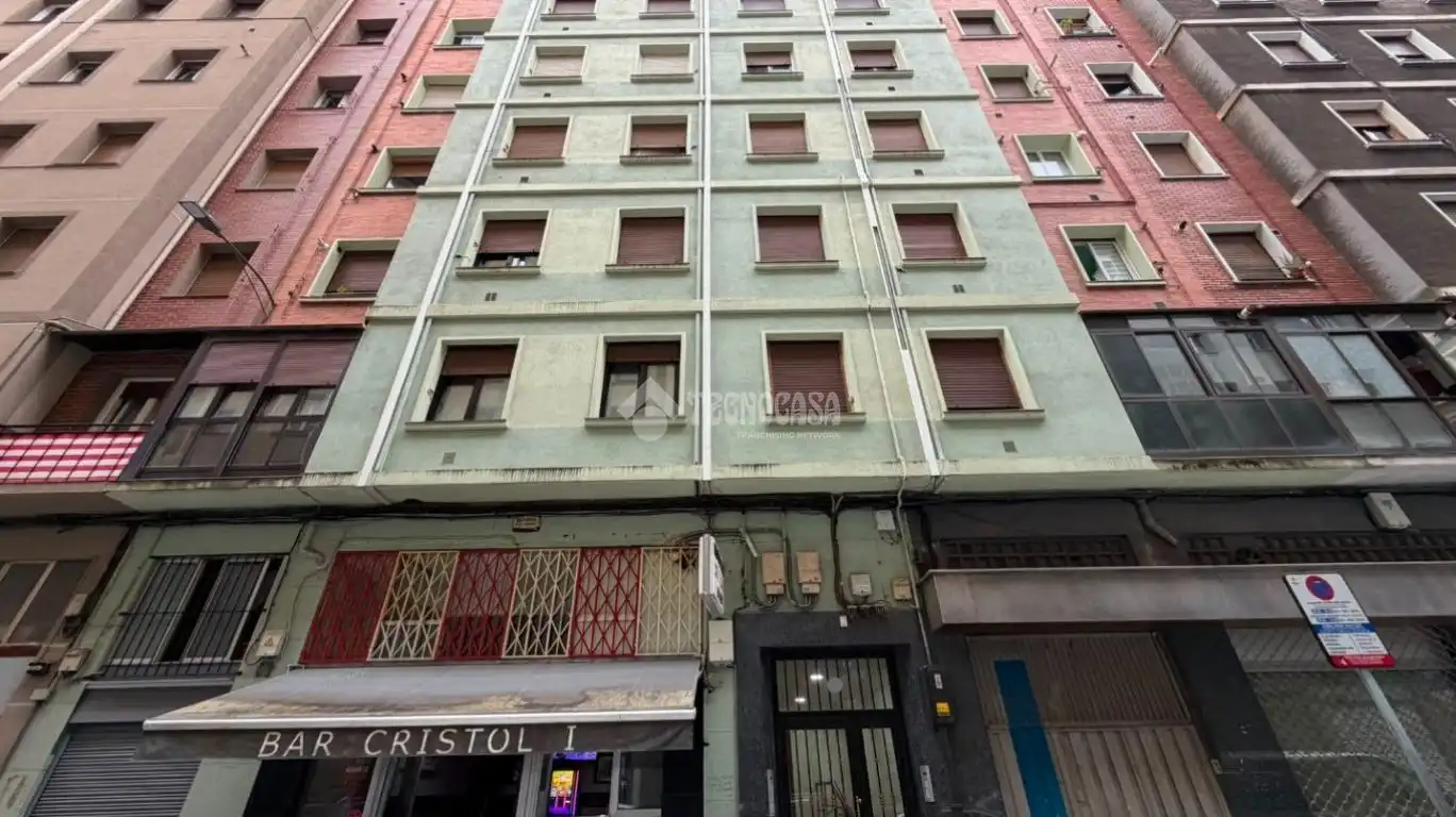 Vista exterior de Pis en venda en Bilbao  amb Calefacció i Balcó