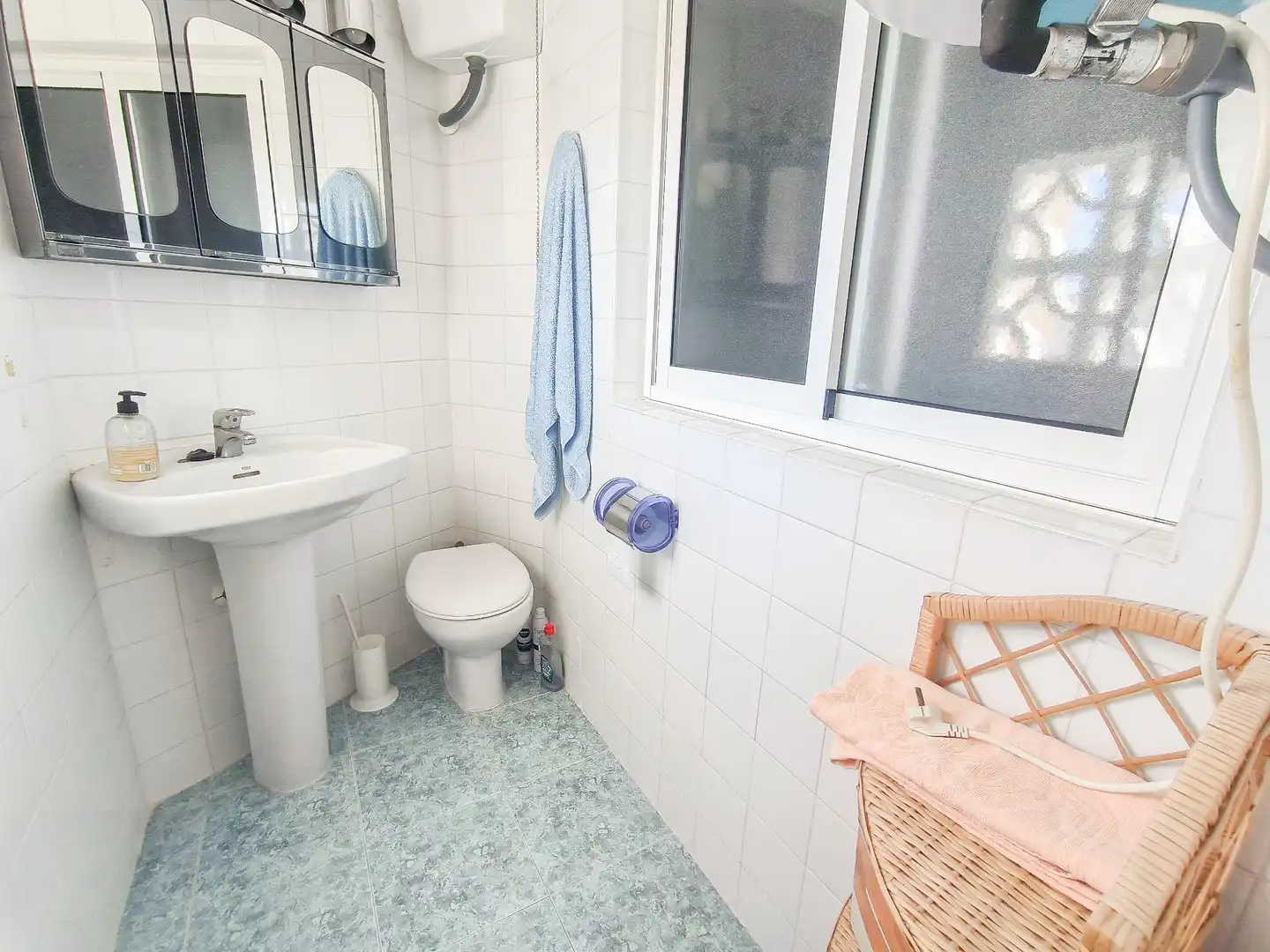 Bathroom of Flat for sale in Benidorm  with Private garden, Terrace and Furnished