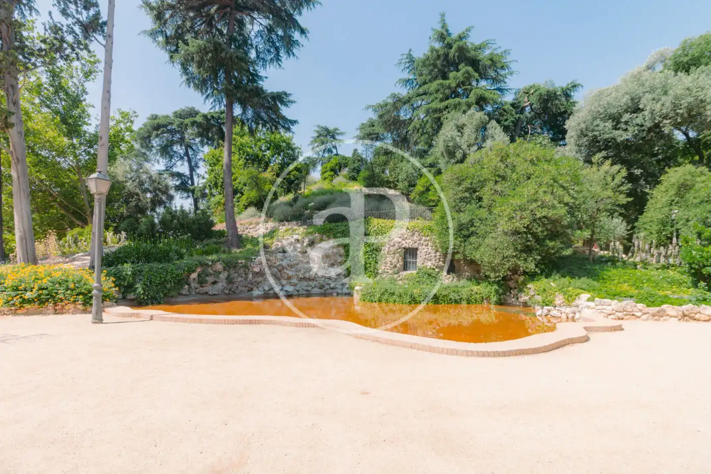 Jardí de Pis de lloguer en Madrid amb Aire condicionat, Calefacció i Moblat