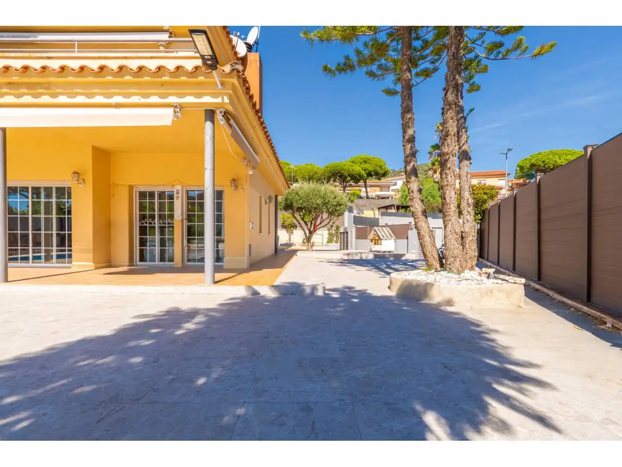 Exterior view of Houses for sale in Cabrils, Barcelona