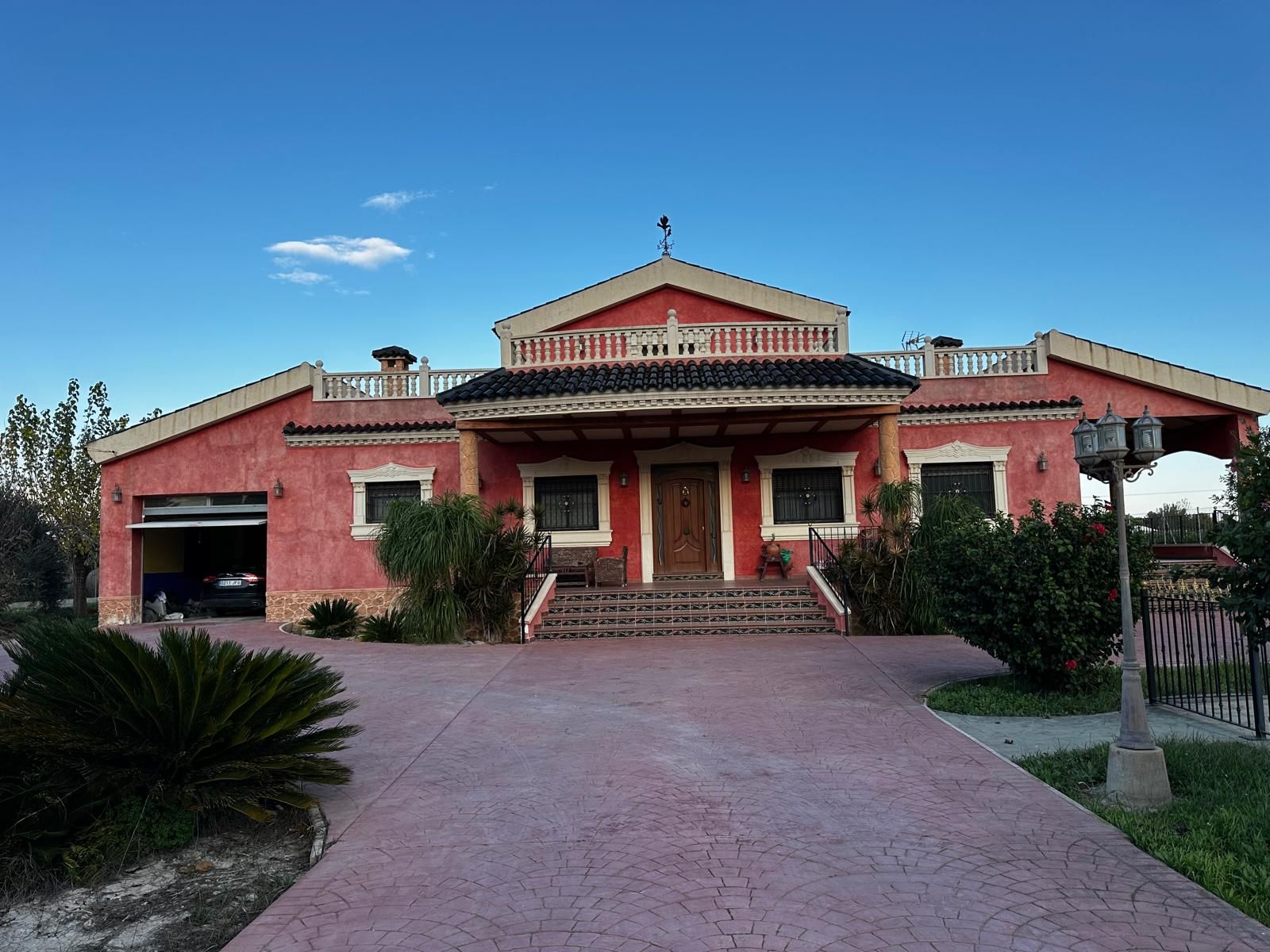 Vista exterior de Casa o xalet en venda en Orihuela amb Jardí privat, Terrassa i Piscina