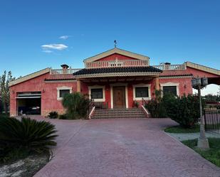 Vista exterior de Casa o xalet en venda en Orihuela amb Jardí privat, Terrassa i Piscina