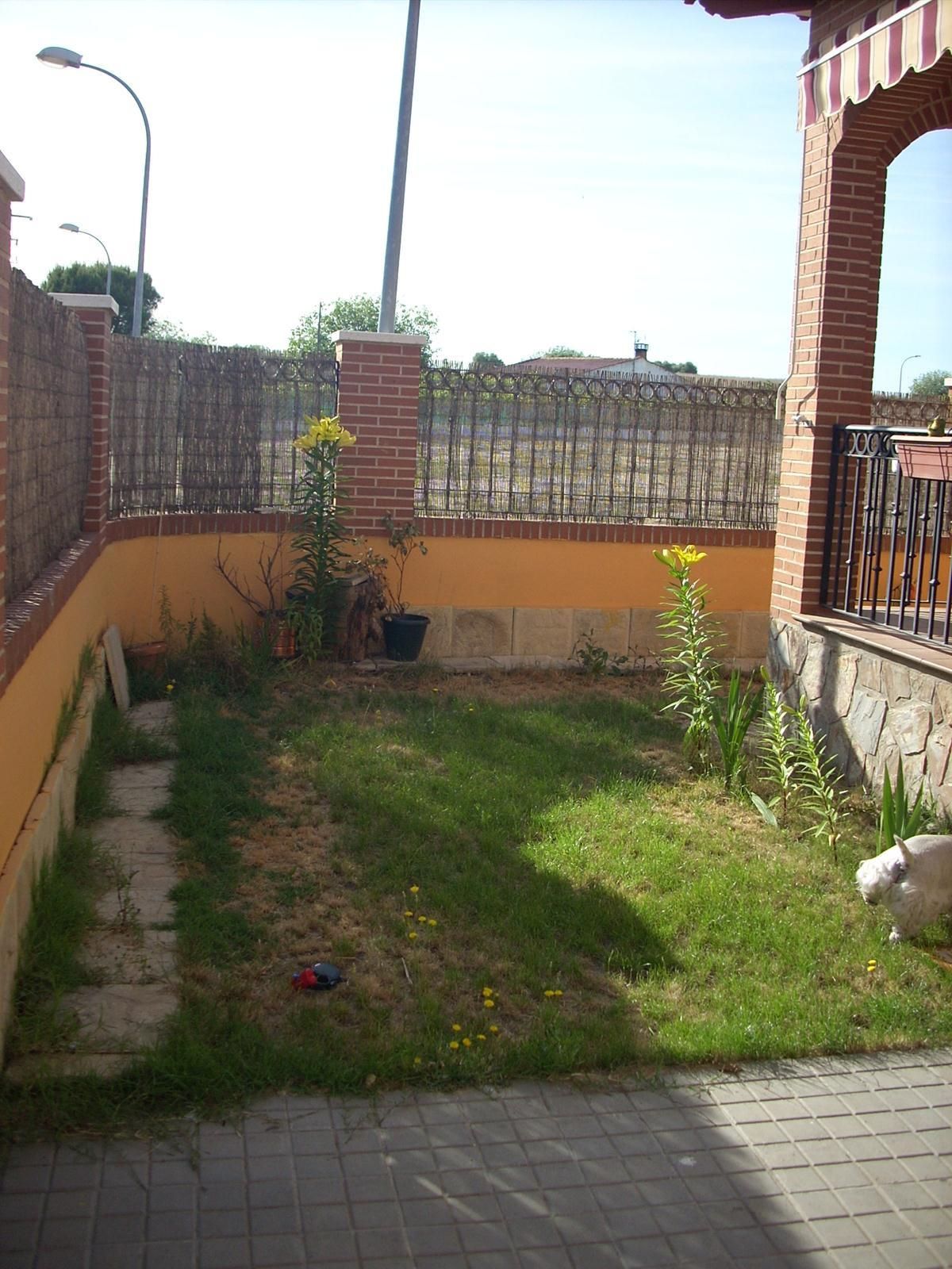 Jardí de Casa adosada en venda en Santa Cruz del Retamar amb Jardí privat i Terrassa