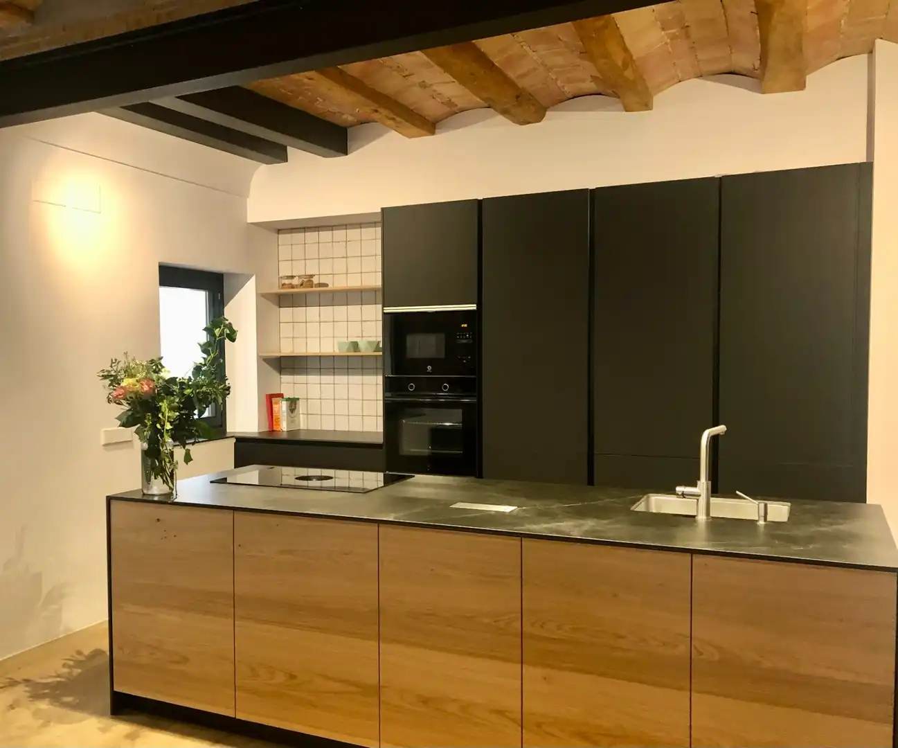 Cuina de Pis de lloguer en Girona amb Aire condicionat, Calefacció i Traster