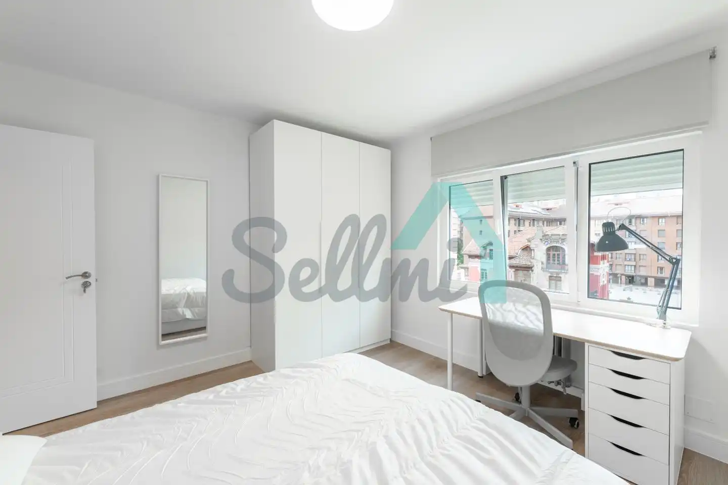 Bedroom of Flat for rent in Oviedo   with Heating, Terrace and Furnished