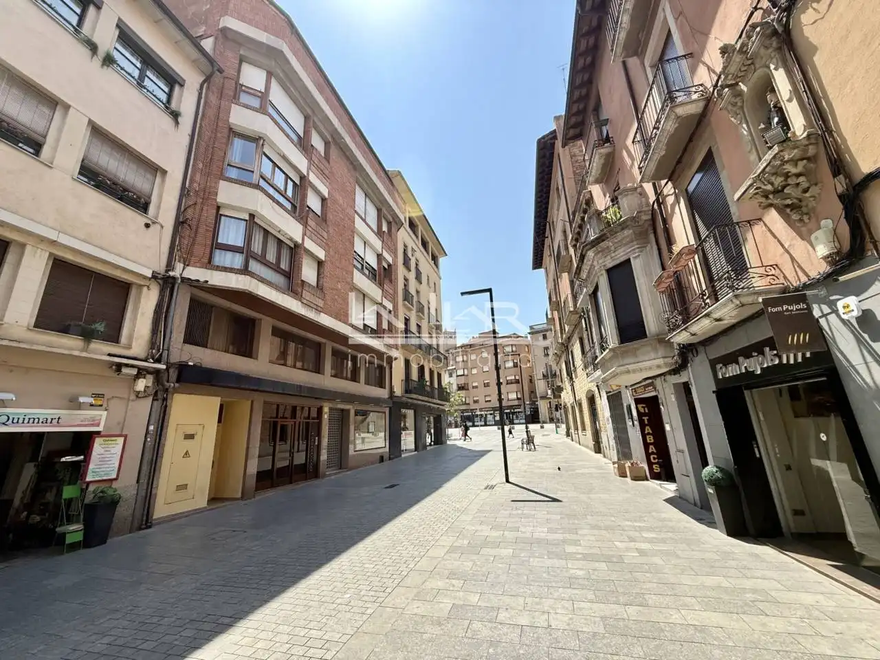 Außenansicht von Wohnung zur Miete in Vic mit Heizung und Balkon