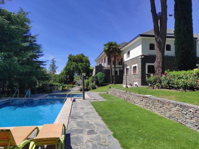 Casa-chalet en Venta en Los Robles