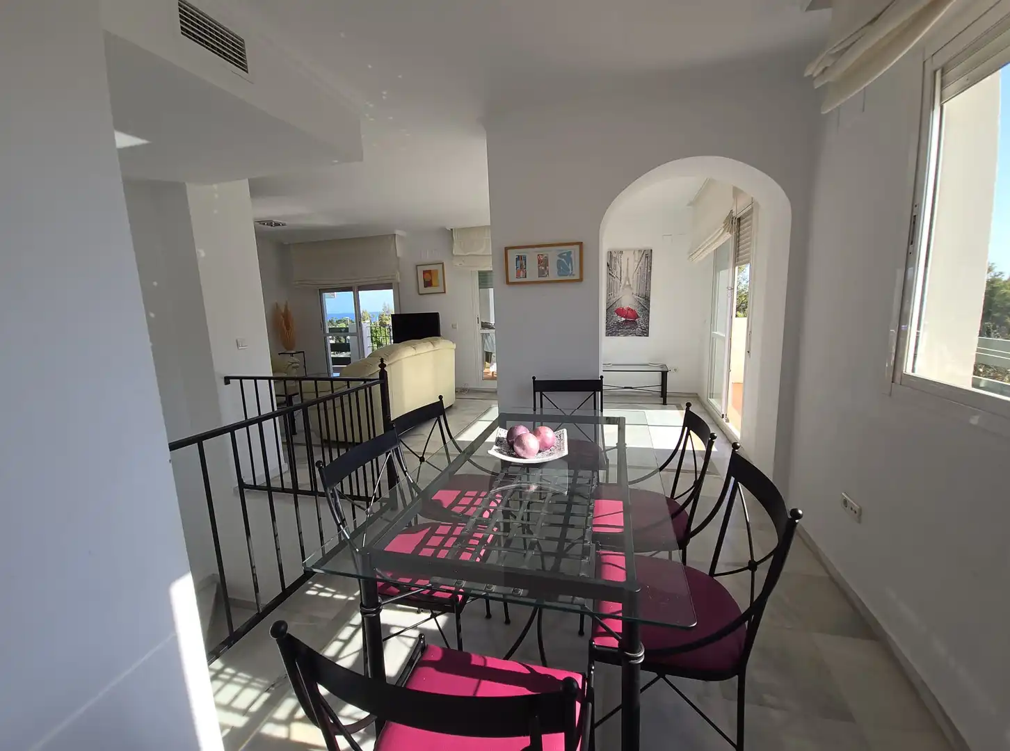 Esszimmer von Dachboden zur Miete in Marbella mit Klimaanlage, Terrasse und Möbliert