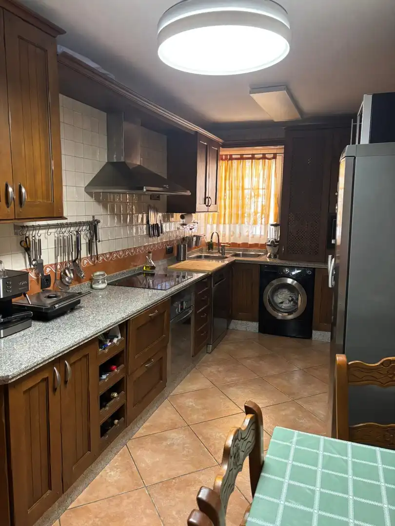 Cuina de Casa adosada en venda en Alhaurín de la Torre amb Aire condicionat, Moblat i Piscina comunitària