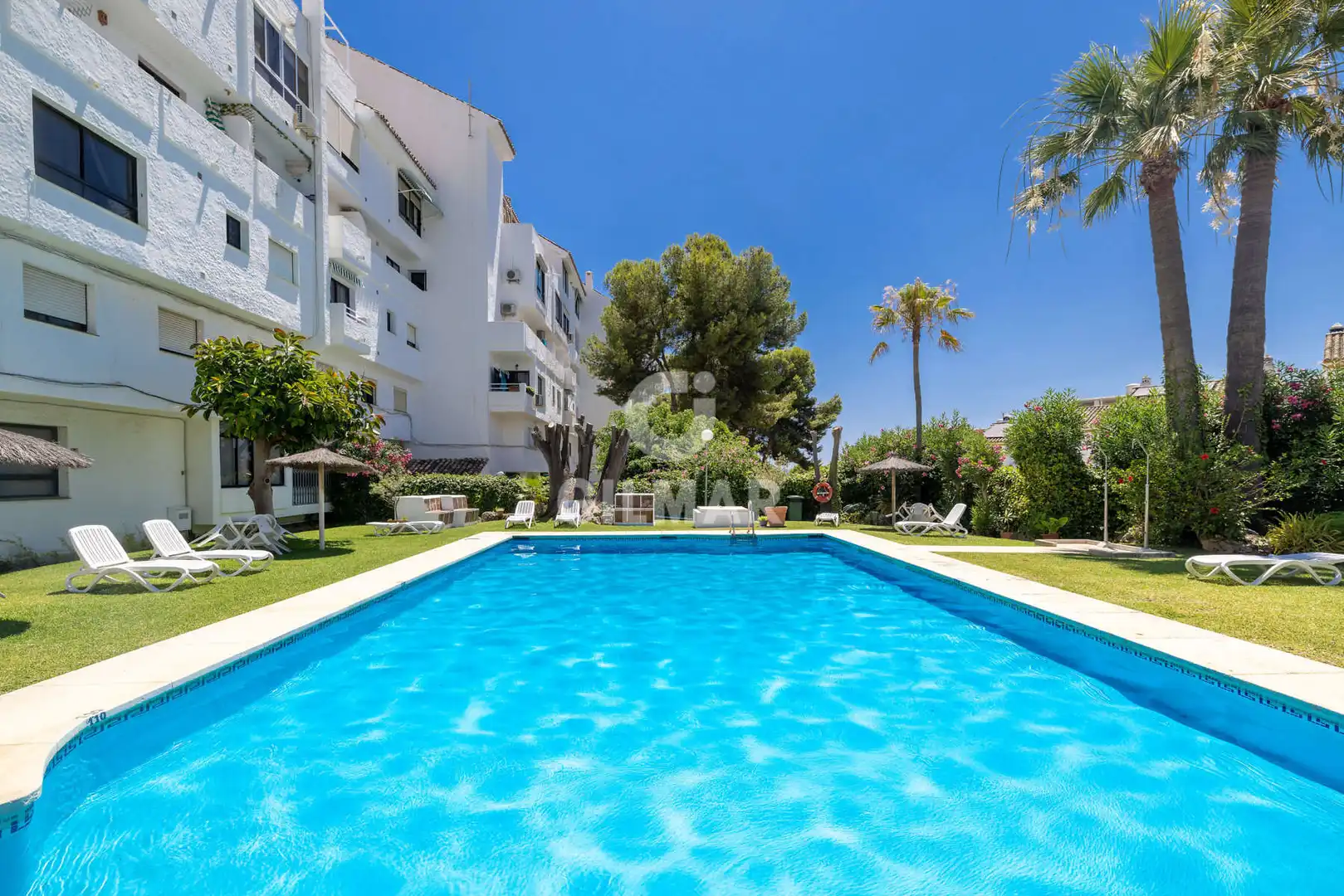 Piscina de Dúplex en venda en Estepona amb Calefacció, Traster i Piscina