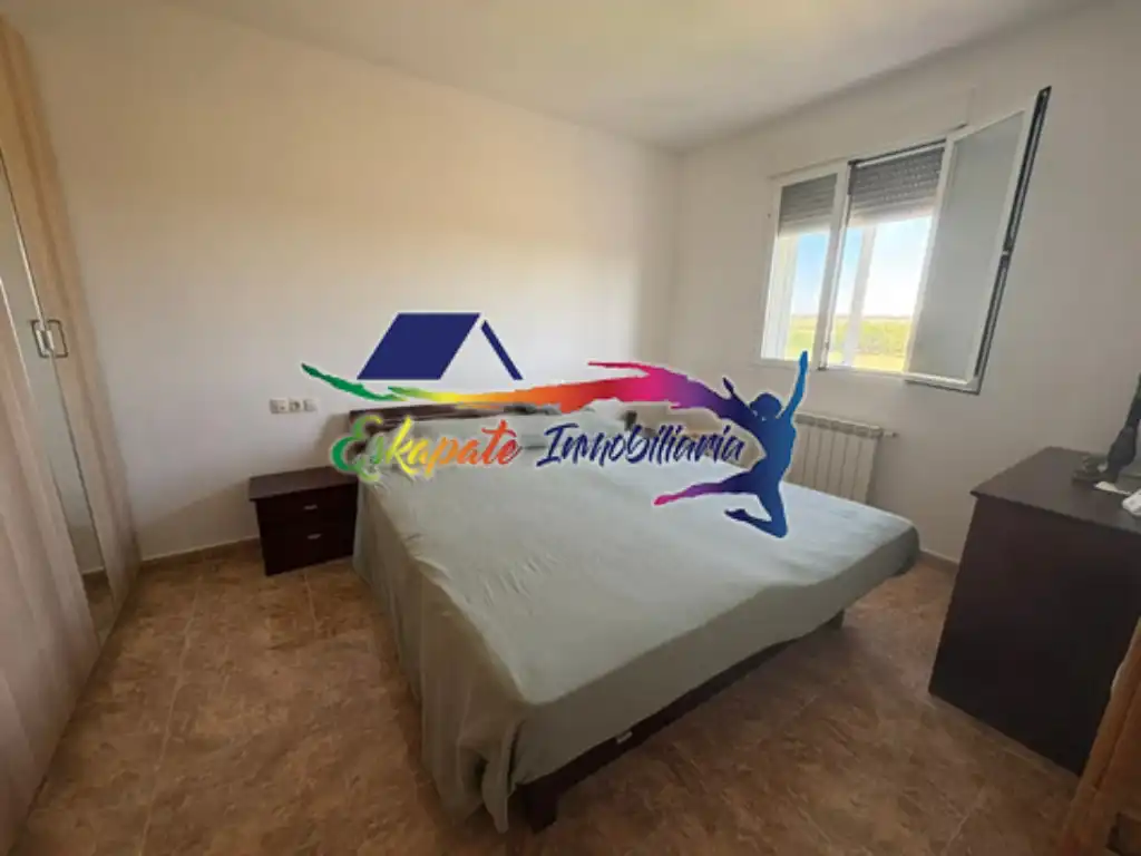 Schlafzimmer von Einfamilien-Reihenhaus zum Verkauf in Tembleque mit Heizung