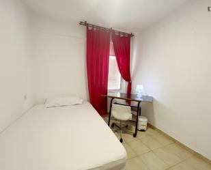 Bedroom of Apartment to share in  Granada Capital